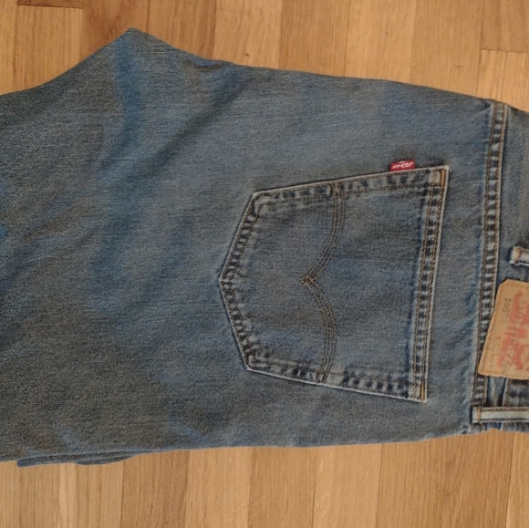 Levis - Picture 2 of 2